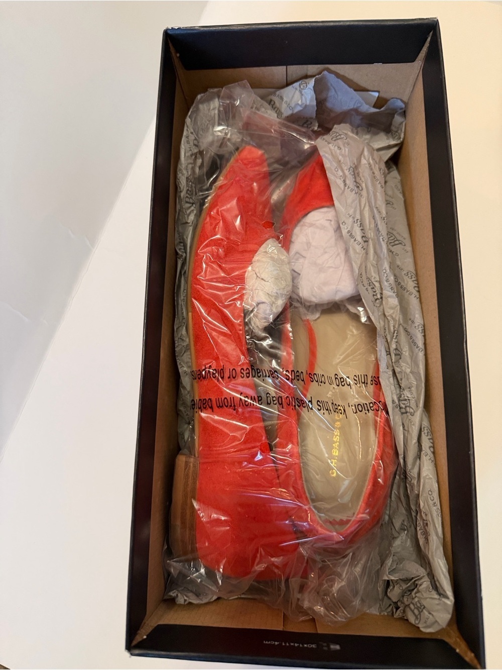 G.H. Bass & Co. Women's Kayla Poppy size 6 suede Flats - Picture 6 of 8